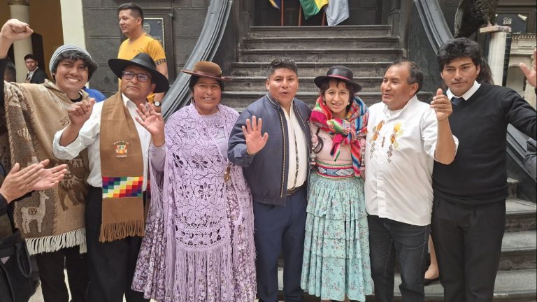 BOLIVIA: COLECTIVO KUSKA SALUDA POSESIÓN DE LEONARDO LOZA COMO GOBERNADOR DE COCHABAMBA